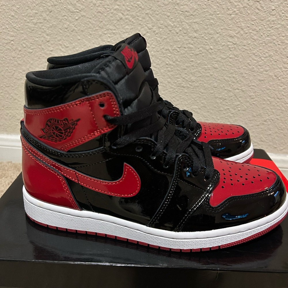 Nike Women's Sneakers - Black and Red